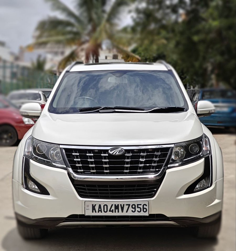2019 Mahindra XUV 500 W11