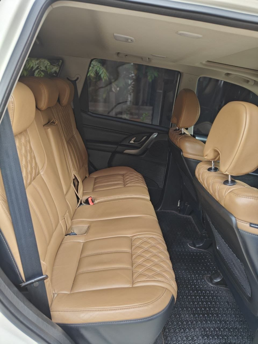 2019 Mahindra XUV 500 W11
