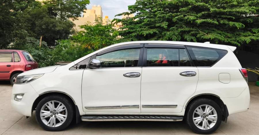 INNOVA CRYSTA 2.4 (Z)