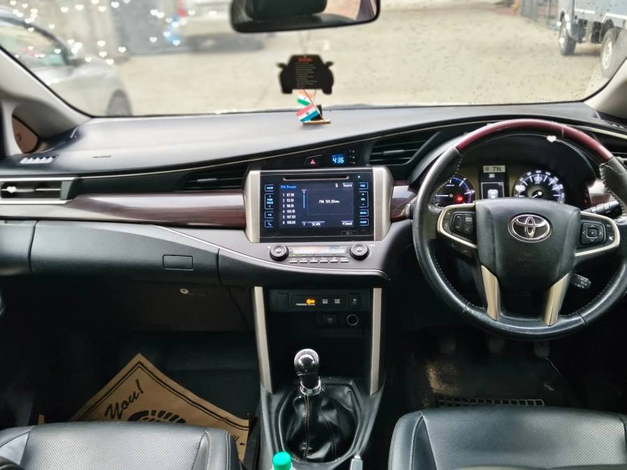 INNOVA CRYSTA 2.4 (Z)