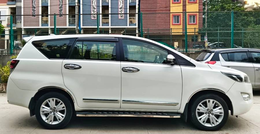 INNOVA CRYSTA 2.4 (Z)