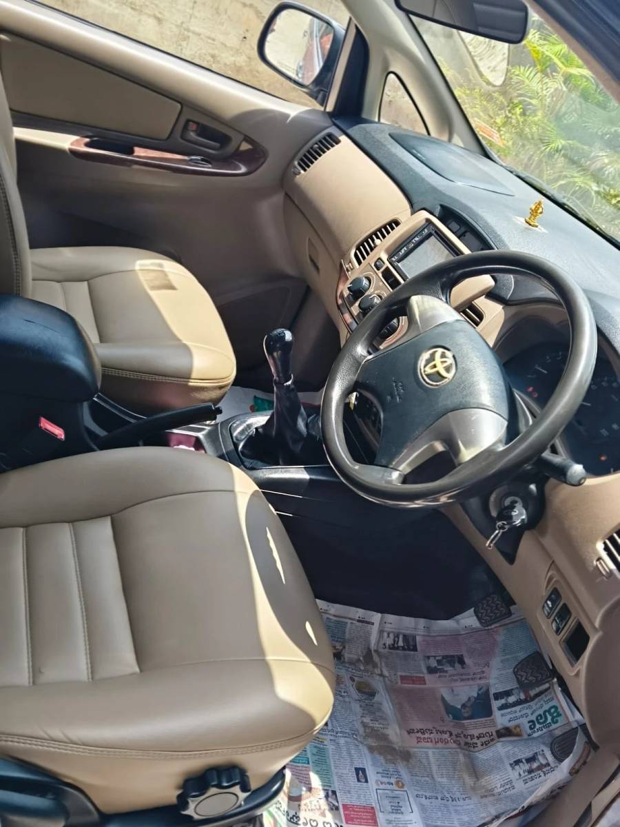 INNOVA CRYSTA 2.4 (Z)